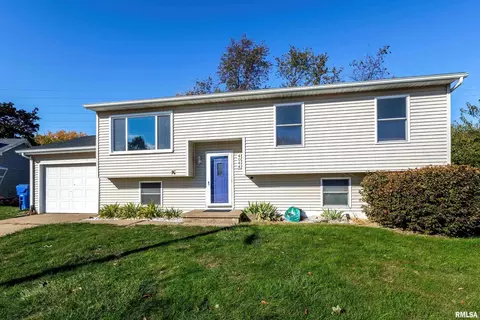 4044 W 14th Street Ct, Davenport, IA 52804