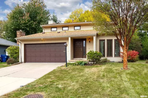 4730 Apple Valley Dr, Bettendorf, IA 52722