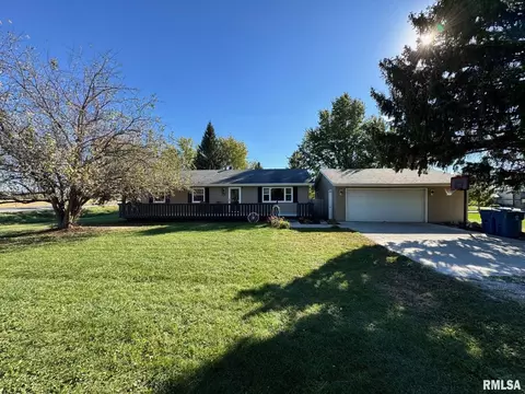 1024 S Mississippi St, Blue Grass, IA 52726