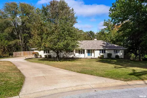 3080 Corral Ct, Bettendorf, IA 52722