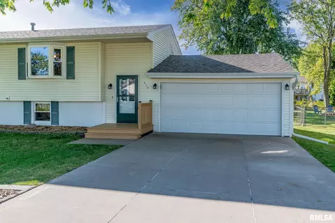 319 E Lauretta St, Blue Grass, IA 52726