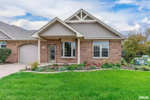 950 Arbor Dr, Moline, IL 61265 photo 2