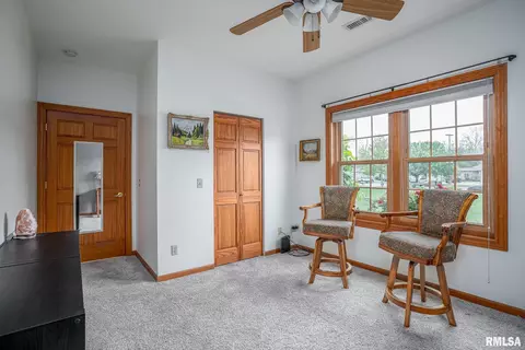 950 Arbor Dr, Moline, IL 61265 photo 9