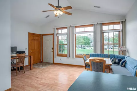 950 Arbor Dr, Moline, IL 61265 photo 5
