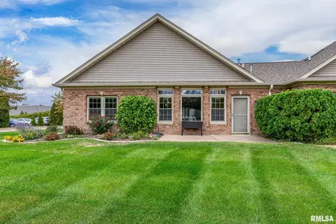 950 Arbor Dr, Moline, IL 61265 photo 4