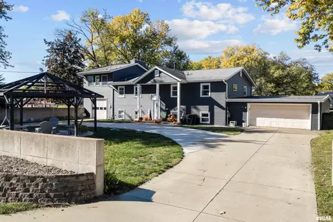 3770 E Harbor Dr, Bettendorf, IA 52722