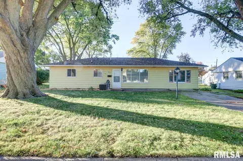 807 W 18th St, Sterling, IL 61081