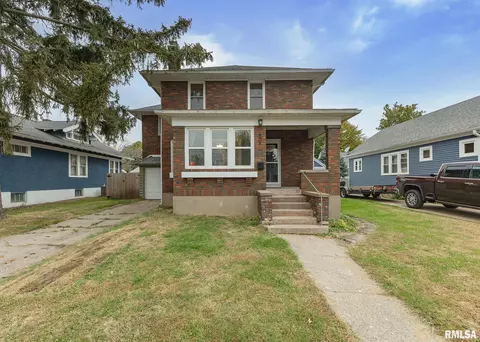 806 Park Pl, Clinton, IA 52732