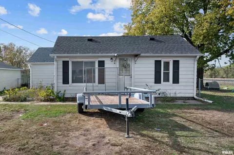 1555 7th Ave, Camanche, IA 52730