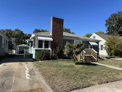 814 Park Pl, Clinton, IA 52732