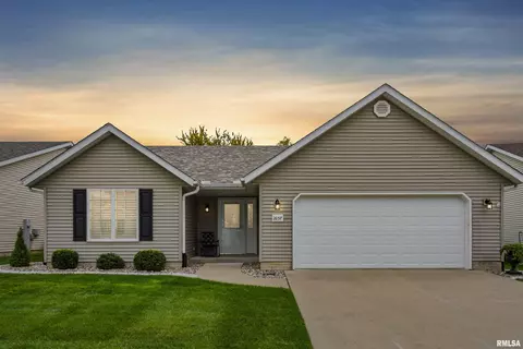 2037 Villa Pines Cir, Carbon Cliff, IL 61239