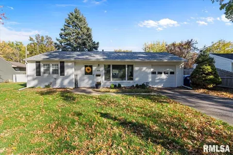 1219 16th St, Bettendorf, IA 52722