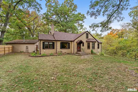 1112 44th St, Rock Island, IL 61201