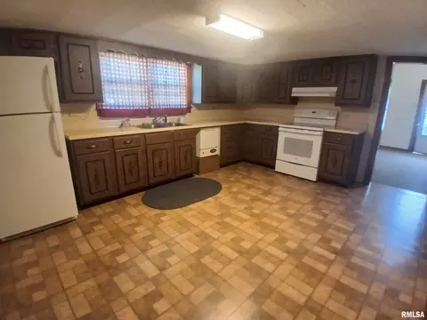 1101 S 16th St, Herrin, IL 62948 photo 4