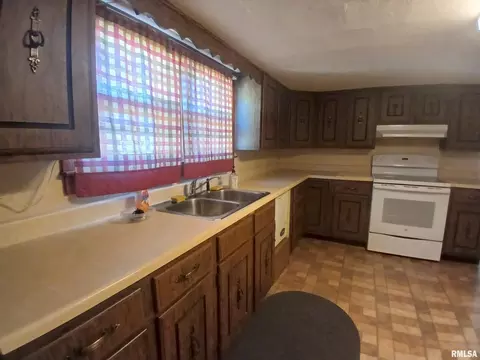 1101 S 16th St, Herrin, IL 62948 photo 5