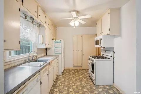 603 33rd Ave, Moline, IL 61265 photo 11