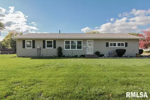 4942 Brown St, Davenport, IA 52806