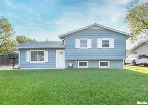 2507 Holly Dr, Bettendorf, IA 52722