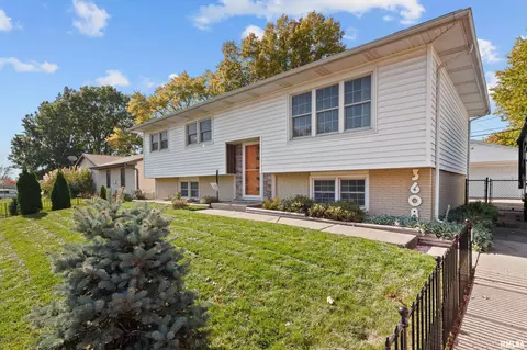 3608 Parkdale Dr, Bettendorf, IA 52722