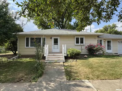 409 5th Ave, Dewitt, IA 52742