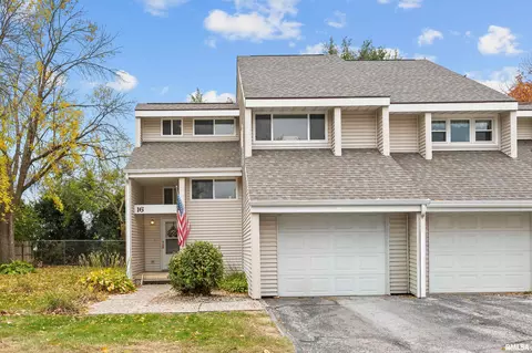16 Coventry Ln, Muscatine, IA 52761