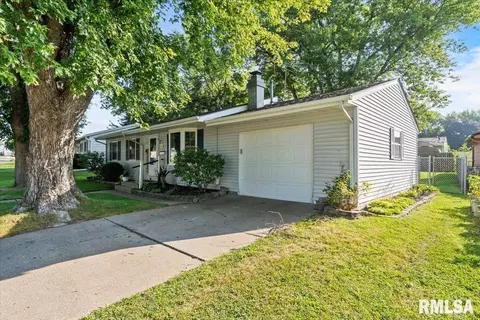 1107 N Thornwood Ave, Davenport, IA 52804