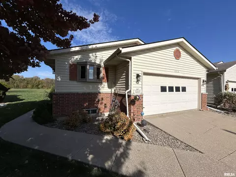 1213 47th Avenue Ct, East Moline, IL 61244