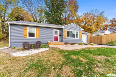 307 13th Ave, Moline, IL 61265