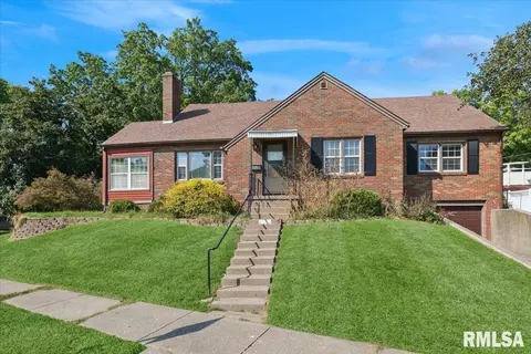 822 W Rusholme St, Davenport, IA 52804