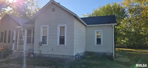 229 8th Ave, Clinton, IA 52732