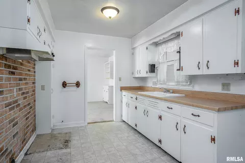 3005 15th St, Moline, IL 61265 photo 8