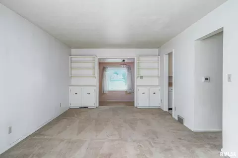 3005 15th St, Moline, IL 61265 photo 5