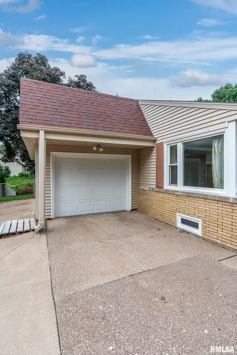 3005 15th St, Moline, IL 61265 photo 18
