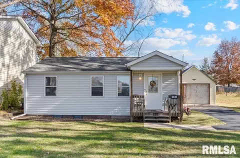 222 4th St, Colona, IL 61241