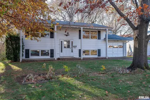 4104 N Linwood Ave, Davenport, IA 52806