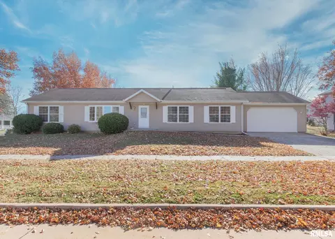 960 Mulberry Dr, Geneseo, IL 61254