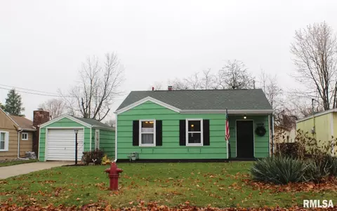 215 E Kellogg Ave, Kewanee, IL 61443 photo 2