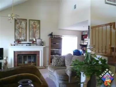 37417 Windsor Ct, Palmdale, CA 93550 photo 2