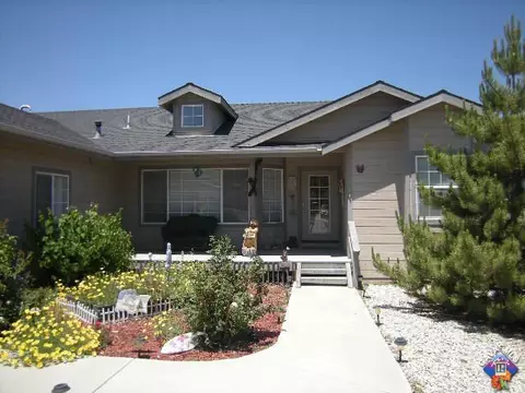 30051 Niblick Ln, Tehachapi, CA 93561 photo 2