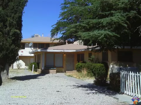 44319 Cedar Ave, Lancaster, CA 93534 photo 2