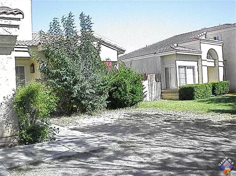 44946 E 11th St, Lancaster, CA 93535 photo 2