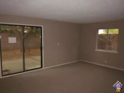 44620 2nd St, Lancaster, CA 93535 photo 2
