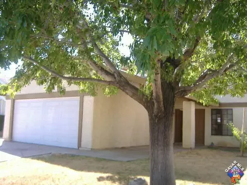 2522 Emerald Ln, Lancaster, CA 93535 photo 2