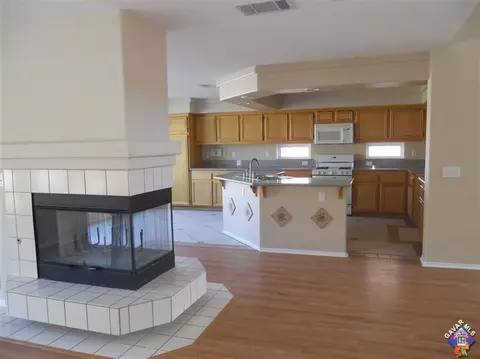 37229 57th St, Palmdale, CA 93552 photo 2