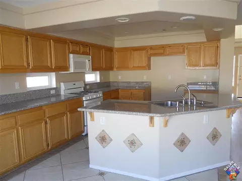 37229 57th St, Palmdale, CA 93552 photo 4
