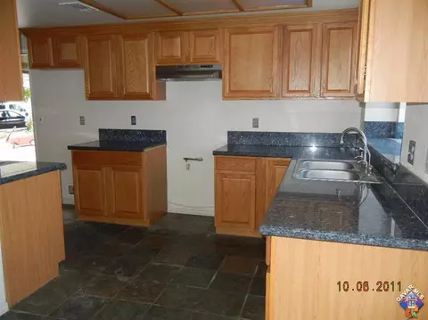 1557 Avon Ct, Palmdale, CA 93550 photo 2