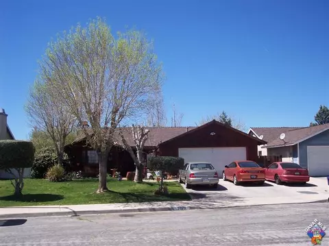37631 31st St E, Palmdale, CA 93550 photo 2