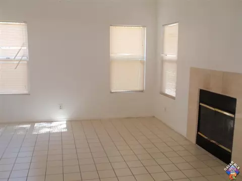 1835 Mesa Dr, Lancaster, CA 93535 photo 2