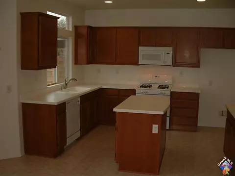 2050 E Ivesbrook St, Lancaster, CA 93535 photo 2