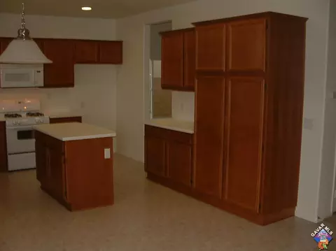 2050 E Ivesbrook St, Lancaster, CA 93535 photo 3